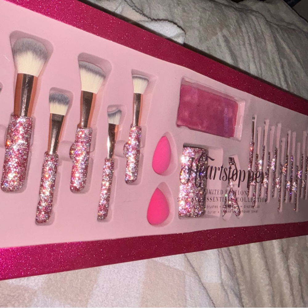 heart stopper make up brush set